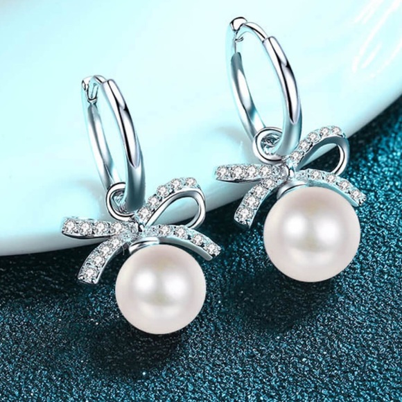 https://dar-go.com/products/moissanite-bow-detail-pearl-drop-earrings - Picture 11 of 11